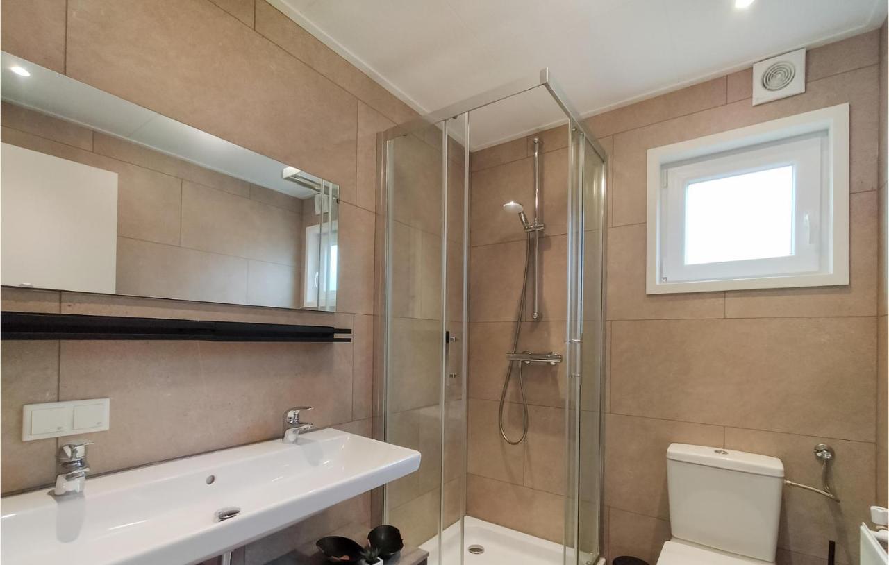 2 Bedroom Awesome Home In Heinkenszand Dış mekan fotoğraf