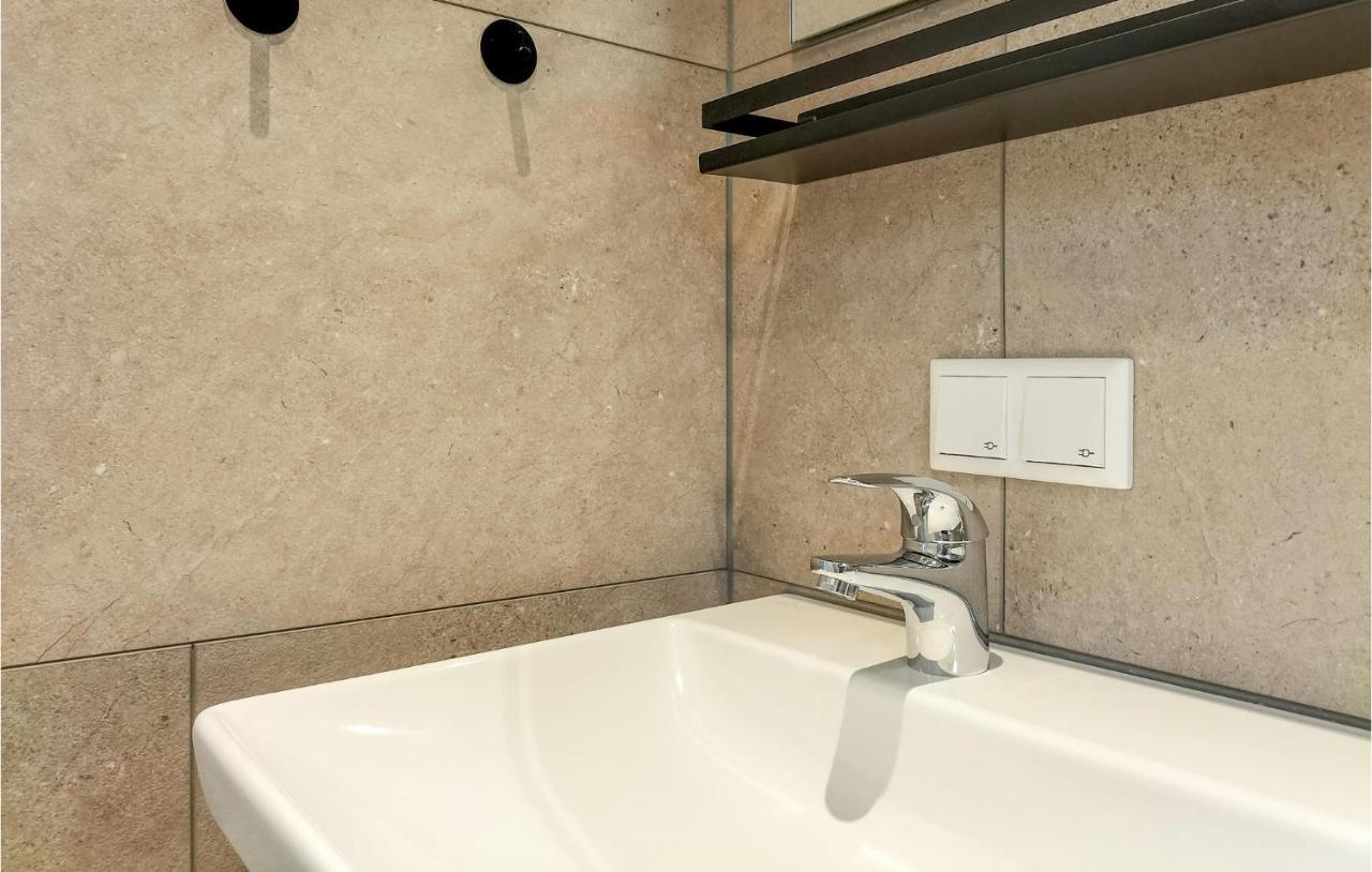 2 Bedroom Awesome Home In Heinkenszand Dış mekan fotoğraf